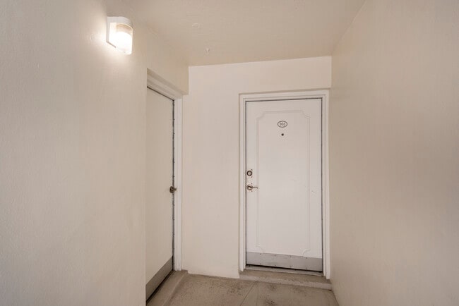 Foto del edificio - 2555 NE 11th St