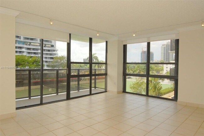 Foto del edificio - 600 NE 36th St