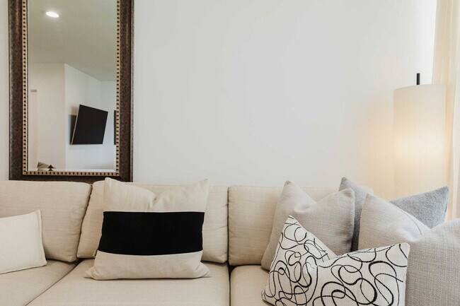 Foto del edificio - 323 E 51st St