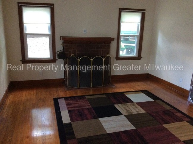 Building Photo - 4 Bedroom Single Family
