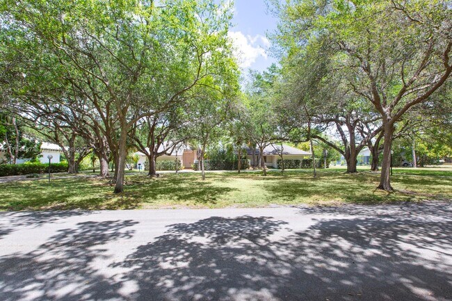 Foto del edificio - 6255 SW 99th Terrace