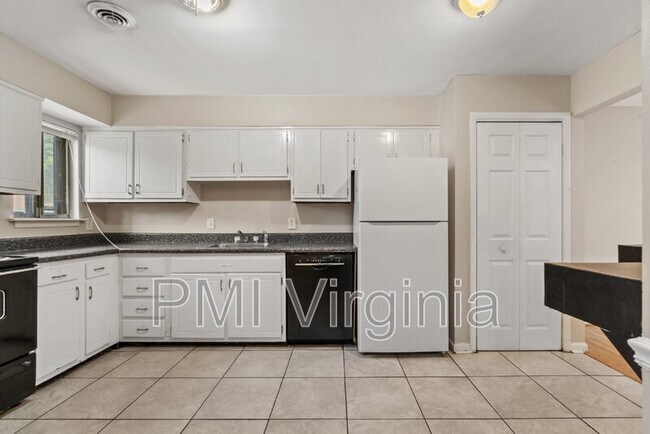 Foto del edificio - 1489 Longdale Dr