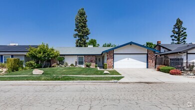 Building Photo - 3036 E Los Altos Ave