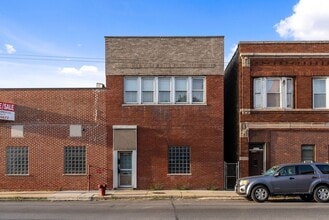 Building Photo - 5028 W Lawrence Ave