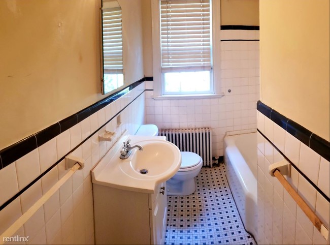 Building Photo - 2 br, 1 bath  - 4821 W Seminary Ave