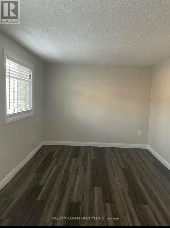 Photo du bâtiment - 70 Chapman Ct