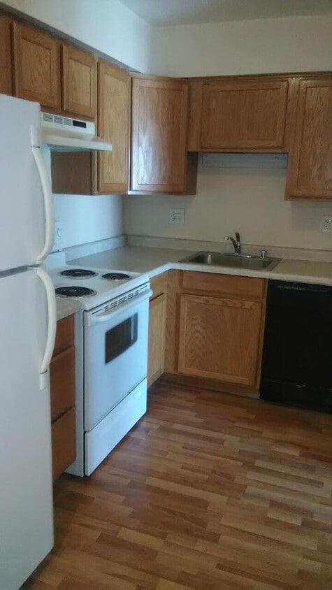 Primary Photo - 5584 Guilford Rd