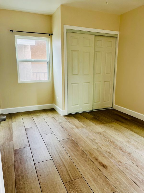 Foto del edificio - 1309 W 62nd St