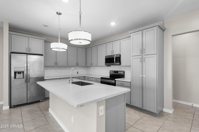 Building Photo - 155 N Lakeview Blvd