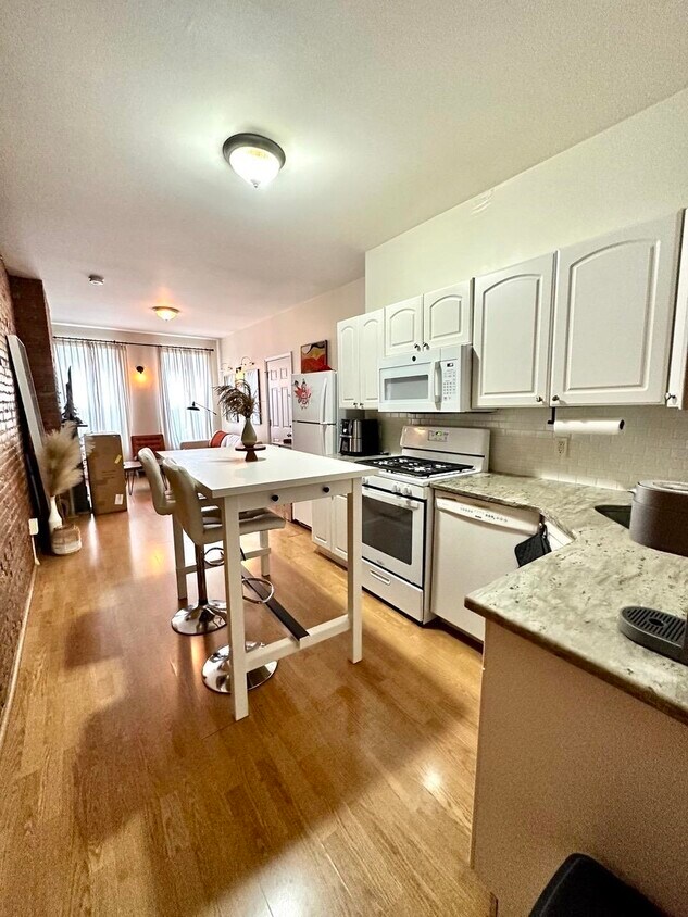 Primary Photo - 353 7th St