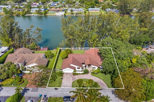 Foto del edificio - 5800 SW 73rd Ave