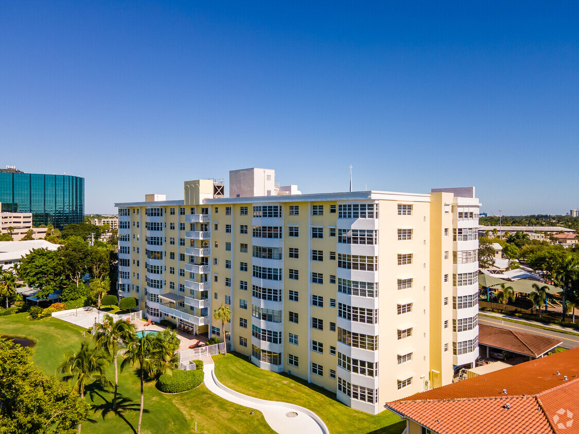 Primary Photo - Country Club Towers