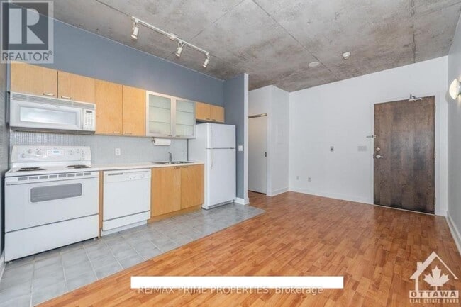 Building Photo - 383 Cumberland St