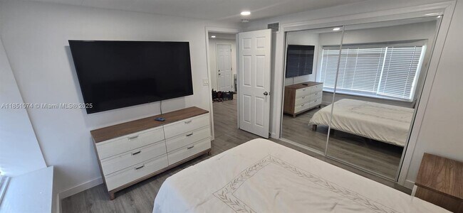 Foto del edificio - 5310-5323 SW 23rd Terrace