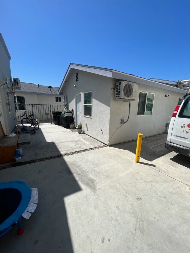 10702 S Grevillea Ave, Inglewood, CA 90304 House for Rent in