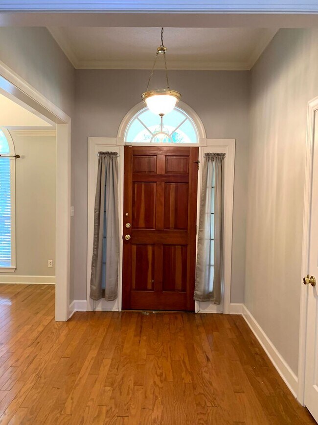 Building Photo - Beautiful 4-Bedroom Valdosta Home with Sun...