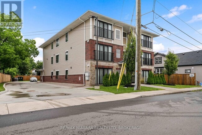 Building Photo - 63 Vine St S