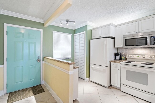 Photo - 353 S US Hwy 1 Apartment