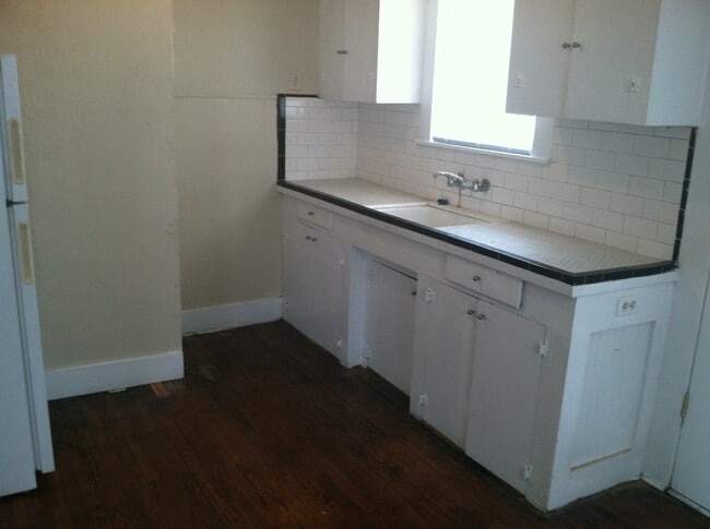 Building Photo - 1225 5th St