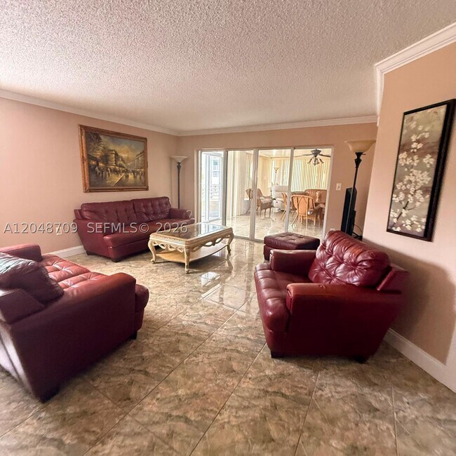 Foto del edificio - 17801 N Bay Rd
