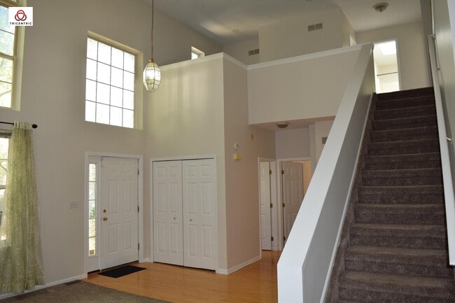 Building Photo - 1566 Heron Cir