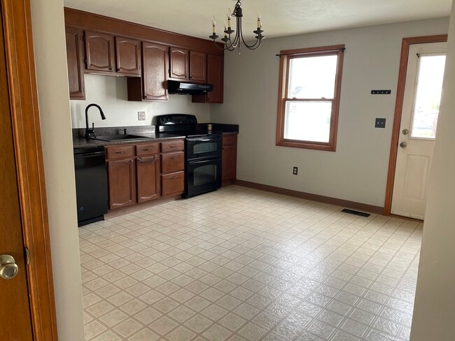 Building Photo - 4 Persimmon Ln