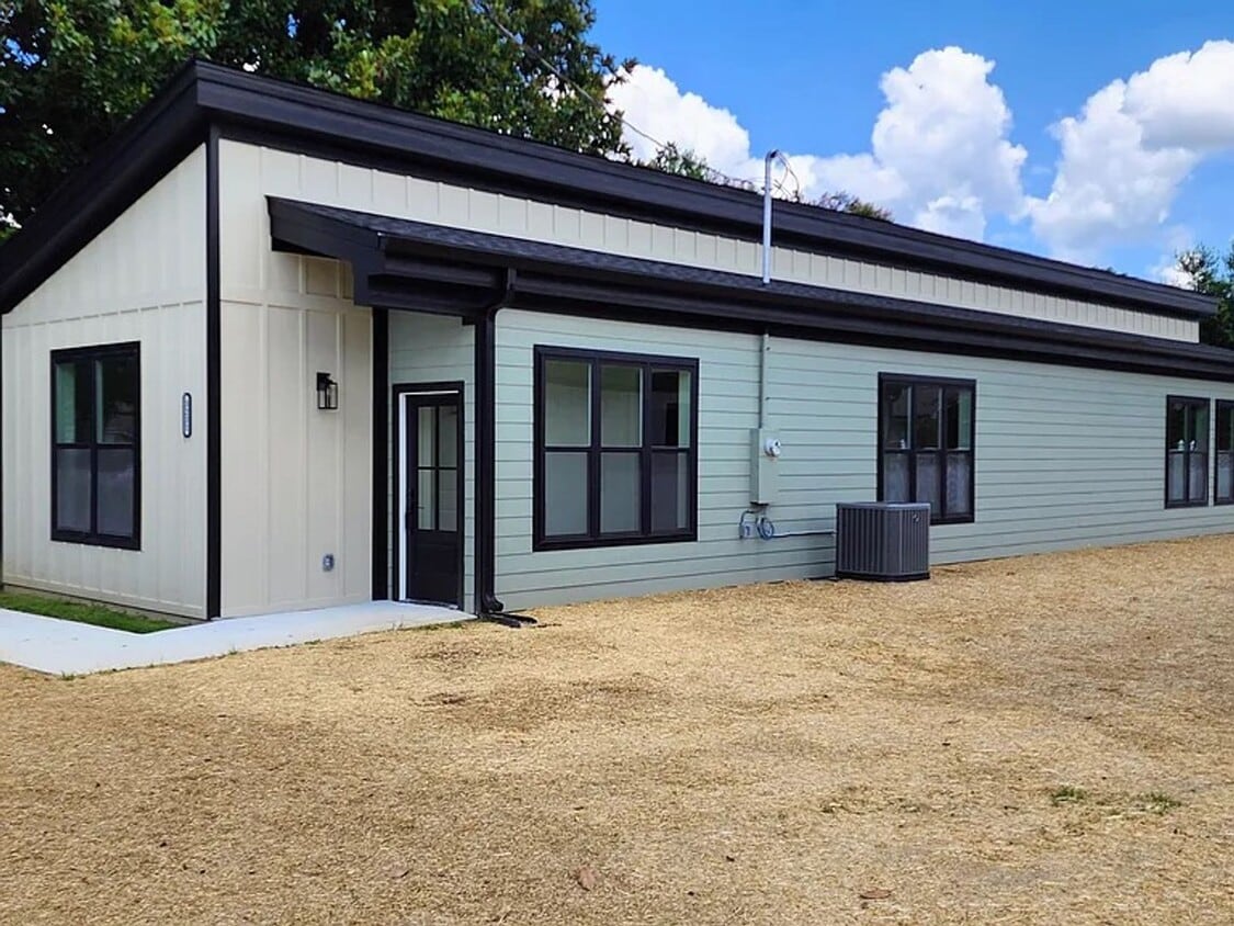 Foto principal - Bright & Modern Newly Built Home!!