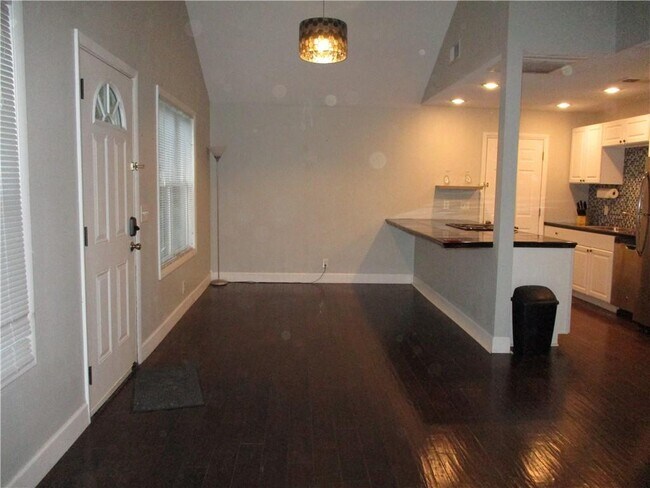 Foto del edificio - 323 Palm St