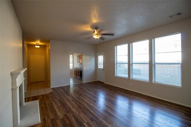 Foto del edificio - 2204 Wildwood Ln