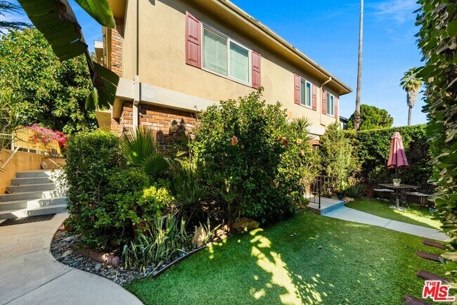 Foto del edificio - 11585 Riverside Dr