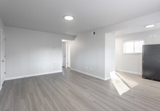 Interior Photo - Autumn Lakes