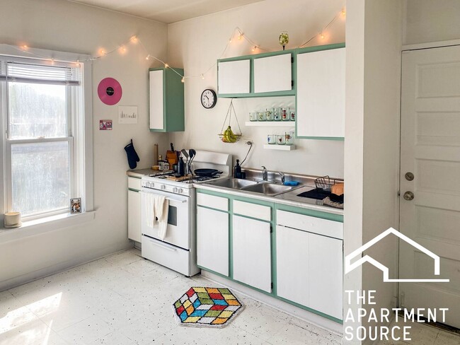 Photo - 1825 W Foster Ave (Chicago, IL) Apartment