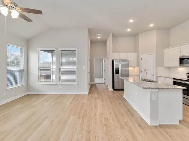 Building Photo - 358 Nespral Dr