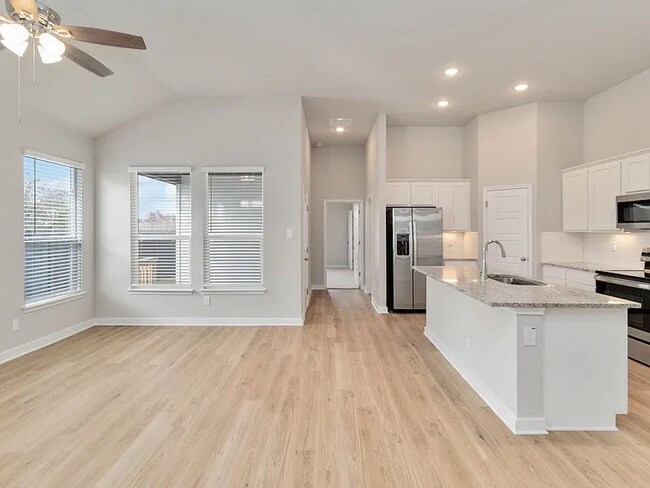 Foto del edificio - 358 Nespral Dr