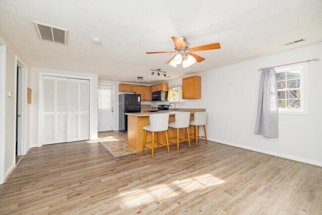 Foto del edificio - Updated 2-Bedroom Home Walking Distance to Longwood University!