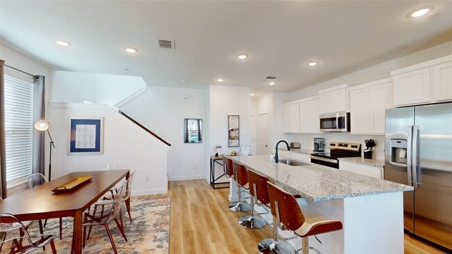 Building Photo - 2926 ELLE DR