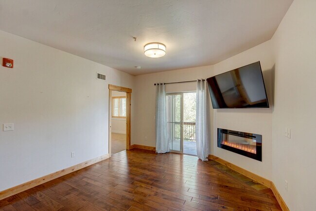 Building Photo - 5519 Lillehammer Ln