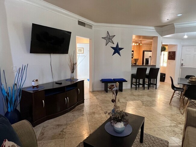Building Photo - Meridian Unique 2/Bd 2/Ba St Tropez Floor ...