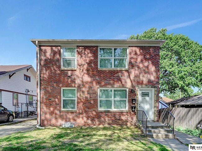 Building Photo - 221 N 33rd St