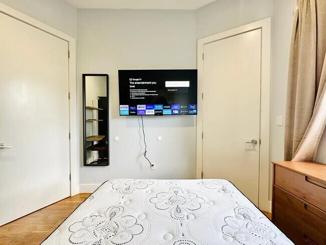 Foto del edificio - Furnished room/NOT APARTMENT