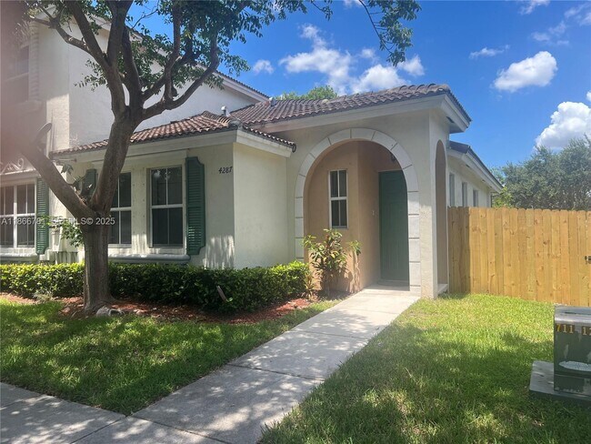 Foto del edificio - 4287 NE 9th St