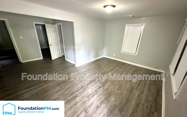 Building Photo - 3005 Sunrise Street