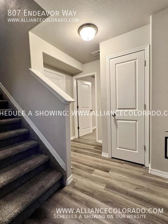 Photo - 807 Endeavor Wy House