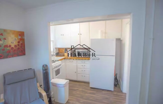 Building Photo - Modern Minimalism: Efficient 1-BR in a Top-Tier Location