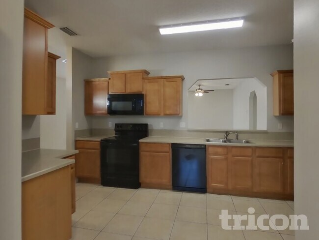 Foto del edificio - 5555 Village Pond Cir