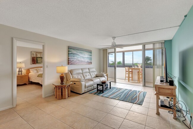 Building Photo - For Annual Rent 2 Bedroom 2 Bath Updated Beach Condo