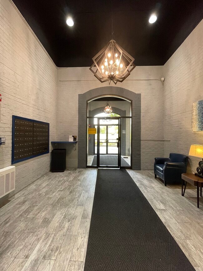 Foto del edificio - 450 Plum Creek Dr