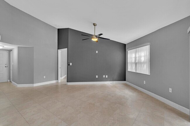 Foto del edificio - 2810 N Oakland Forest Dr
