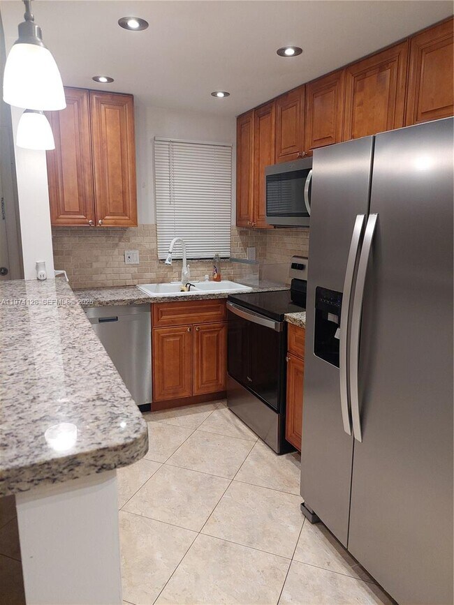 Foto del edificio - 714 NE 10th St