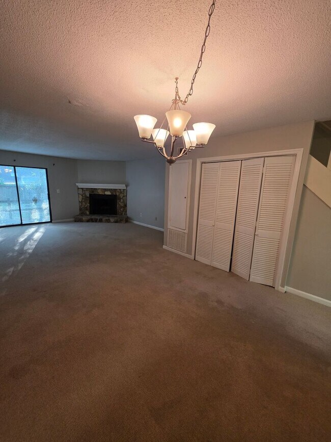 Foto del edificio - 454 Forest Hills Dr
